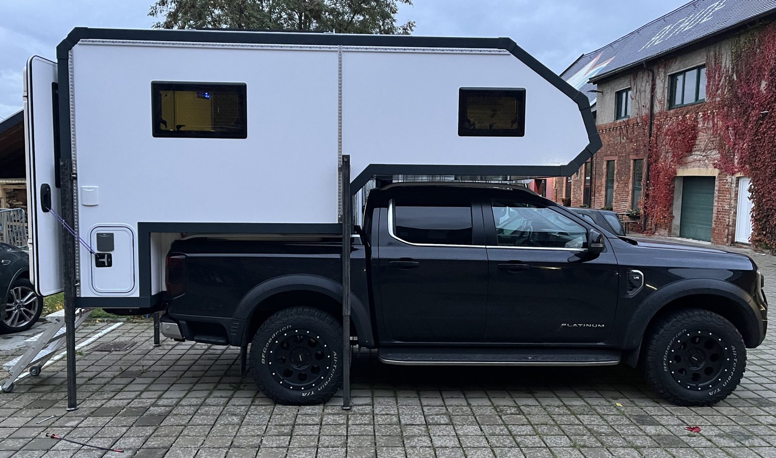 Ford Ranger 372: Absetzkabine mit Alkoven von Casamaki, Ansicht 3 von 3