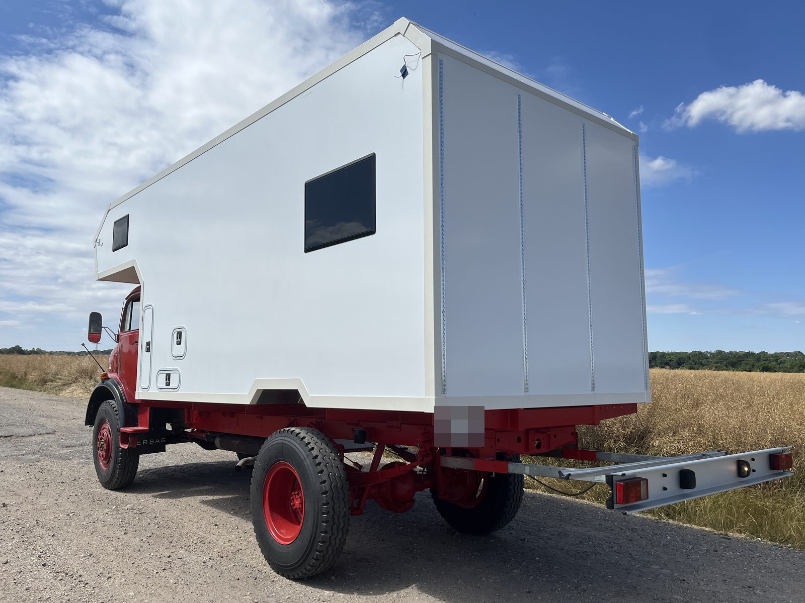 Mercedes-Benz 710 Kurzhauber 363: Festaufbau mit Alkoven von Casamaki, Ansicht 4 von 4