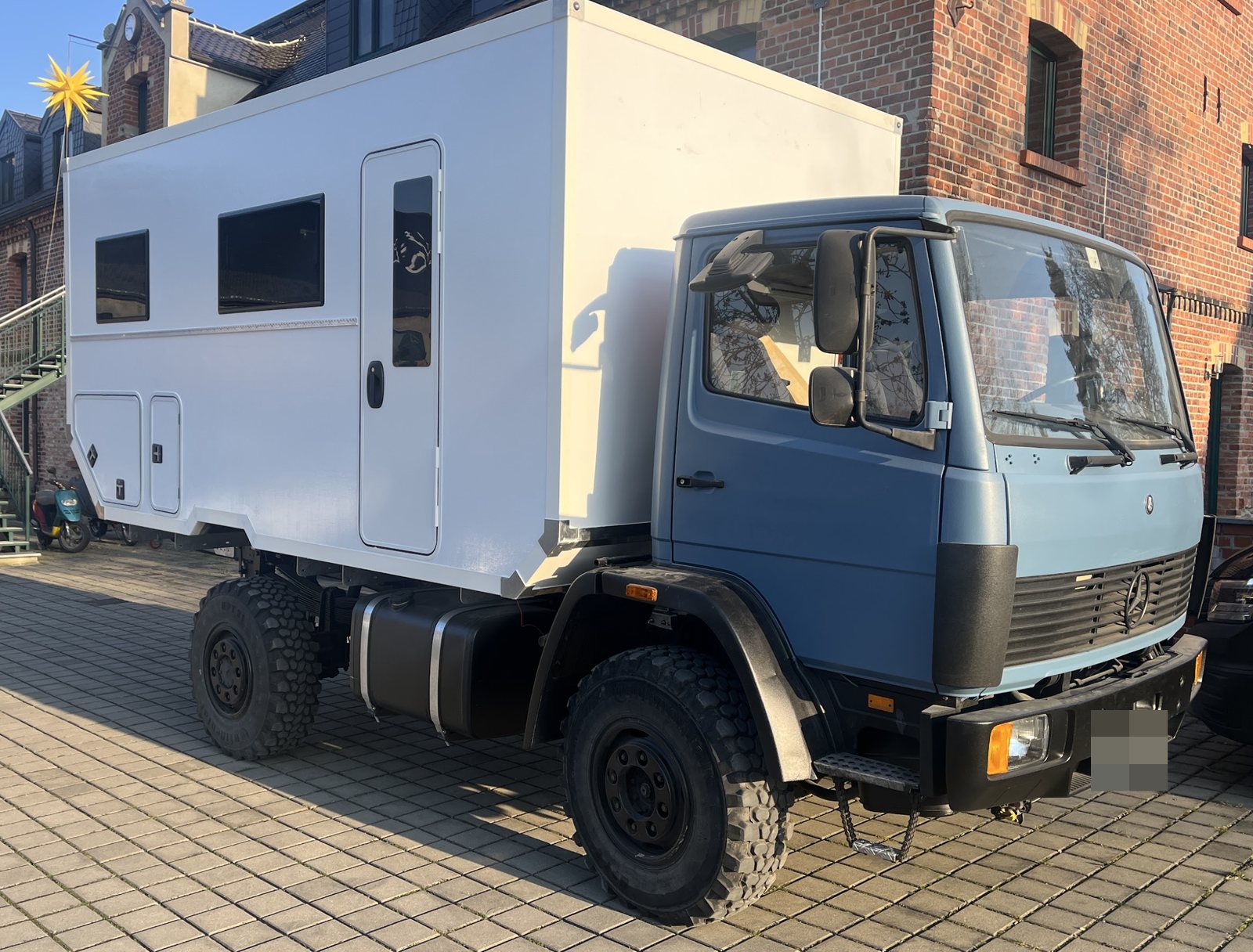 Mercedes-Benz Lkw 384: Festaufbau auf Lkw-Basis von Casamaki, Ansicht 1 von 1