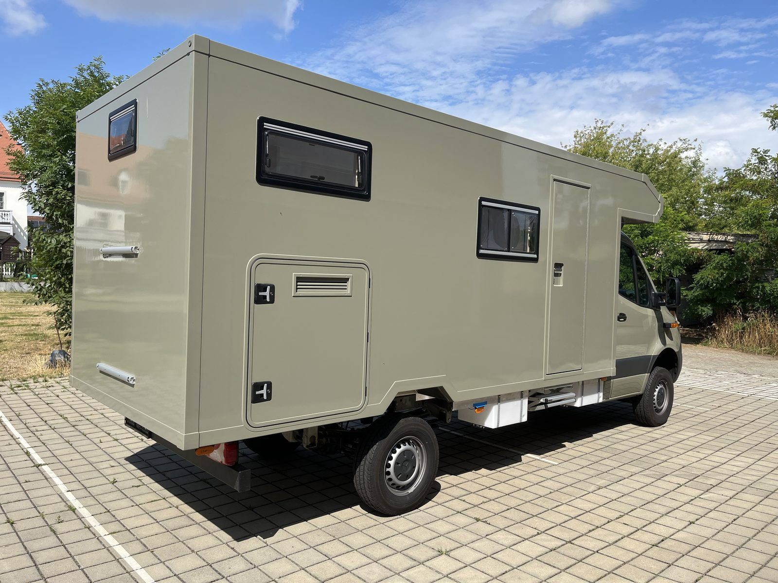 Mercedes Sprinter 362: Festaufbau mit Alkoven von Casamaki, Ansicht 2 von 4