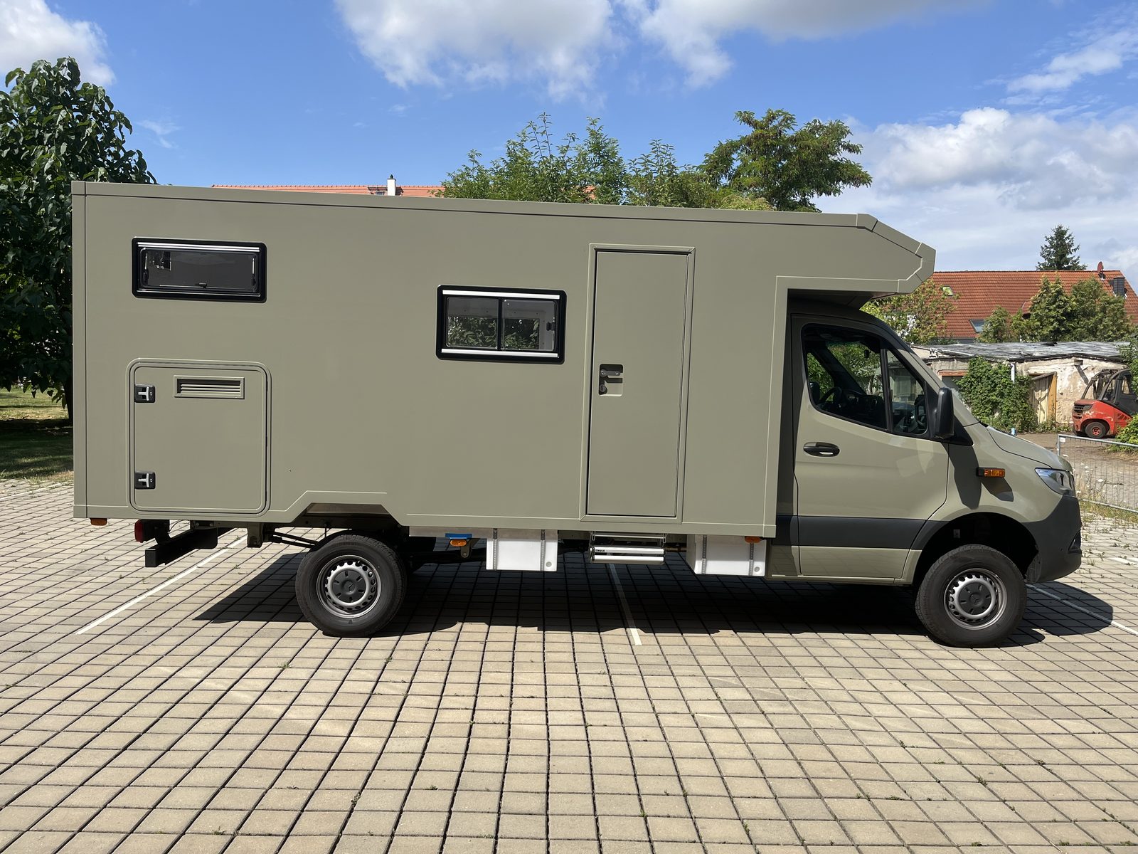 Mercedes Sprinter 362: Festaufbau mit Alkoven von Casamaki, Ansicht 3 von 4