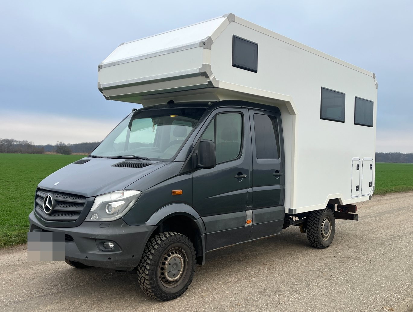 Mercedes Sprinter Doppelkabine 375: Festaufbau mit Alkoven von Casamaki, Ansicht 1 von 3