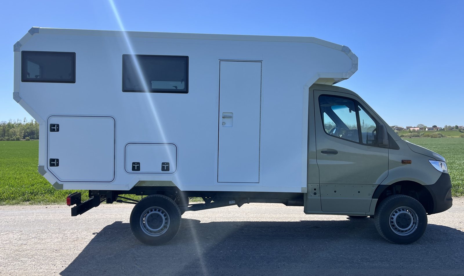 Mercedes Sprinter 379: Festaufbau mit Alkoven von Casamaki, Ansicht 3 von 3