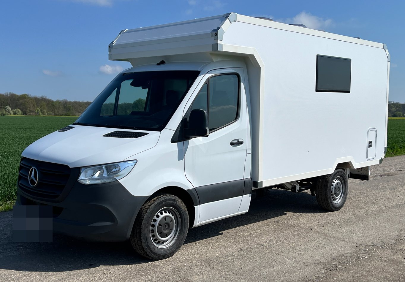Mercedes Sprinter 377: Festaufbau mit Alkoven von Casamaki, Ansicht 1 von 3