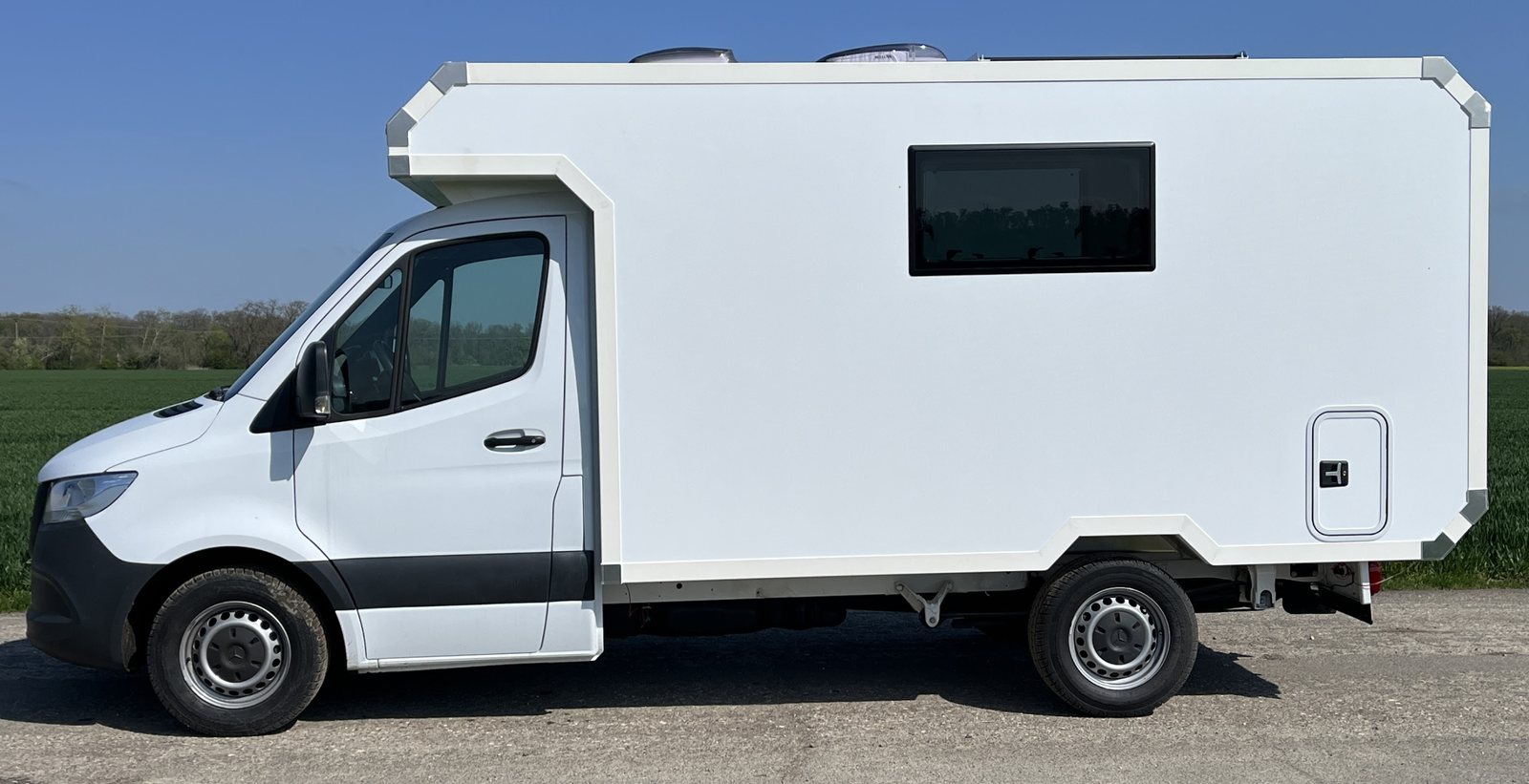 Mercedes Sprinter 377: Festaufbau mit Alkoven von Casamaki, Ansicht 3 von 3