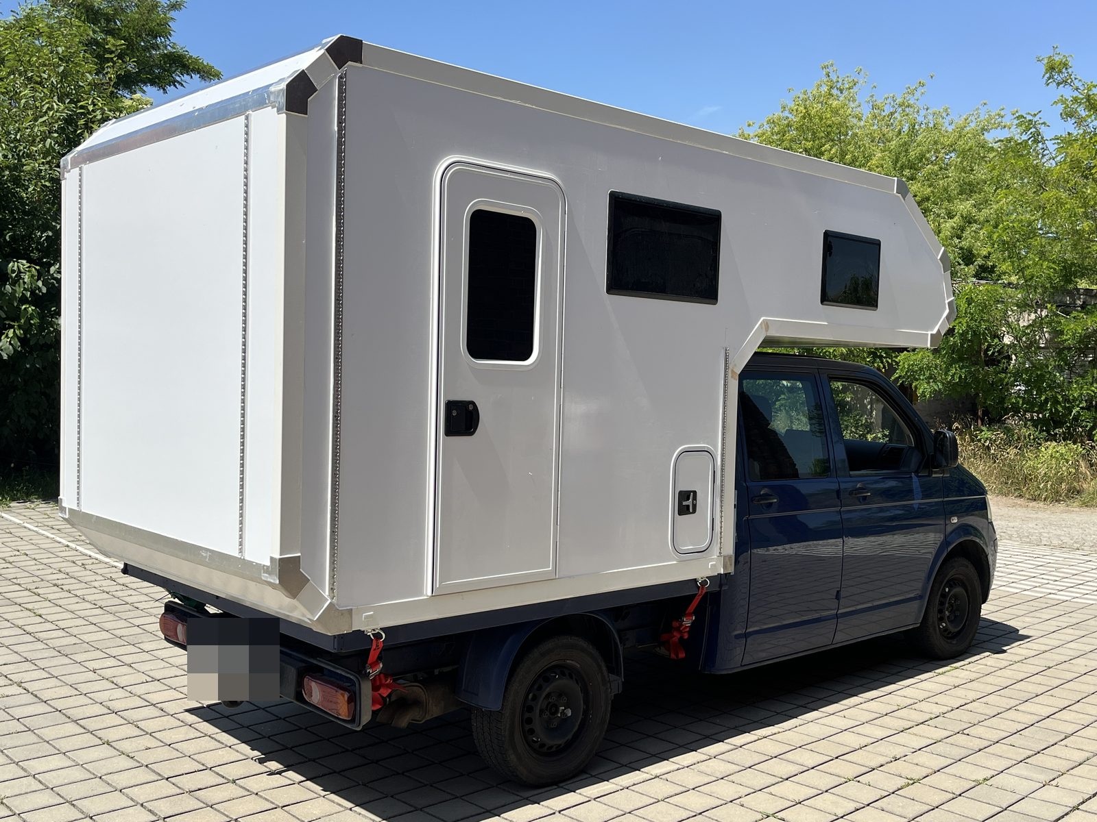 VW T5 Doppelkabine 367: Absetzkabine mit Alkoven von Casamaki, Ansicht 2 von 4