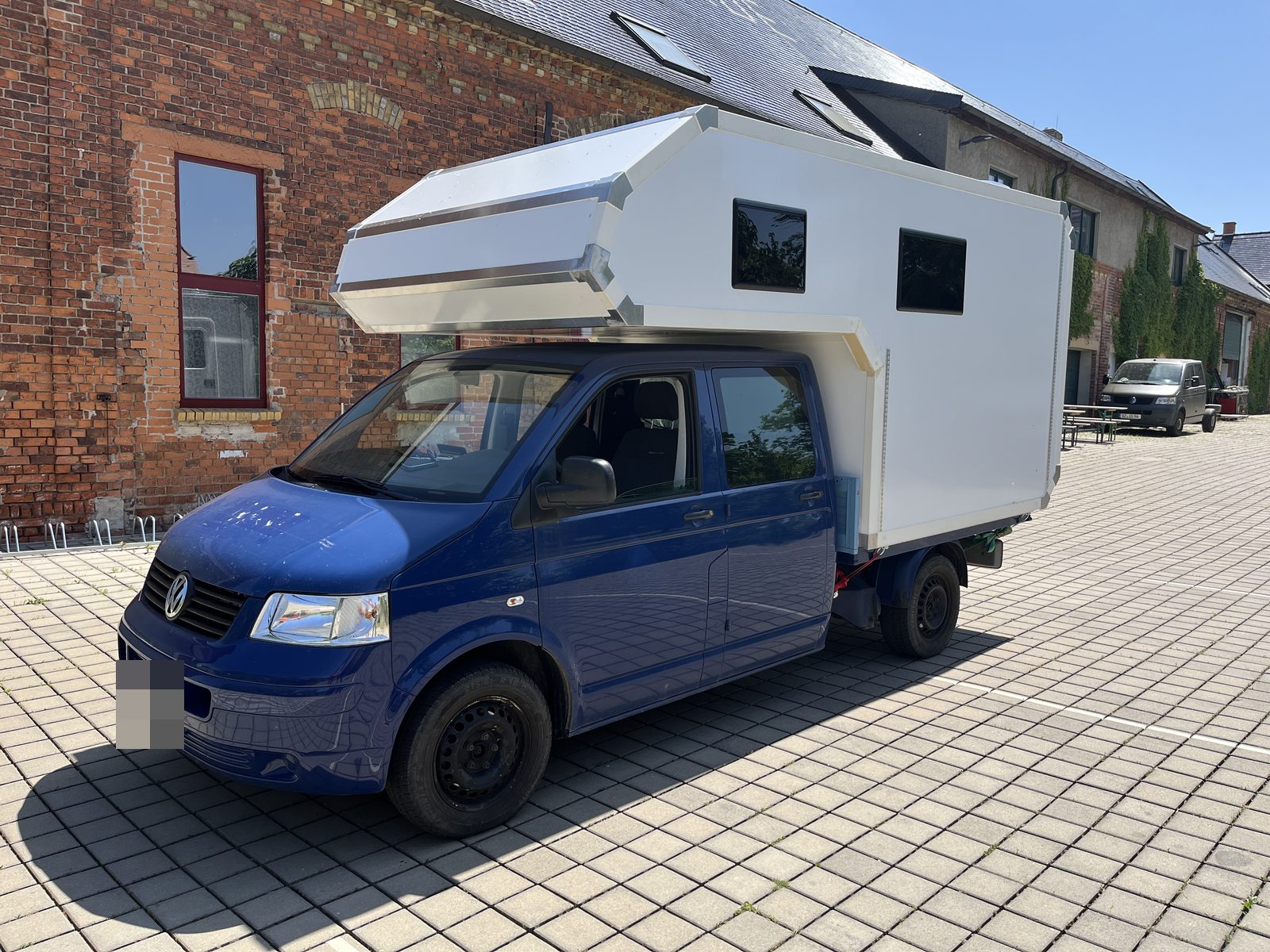 VW T5 Doppelkabine 367: Absetzkabine mit Alkoven von Casamaki, Ansicht 3 von 4