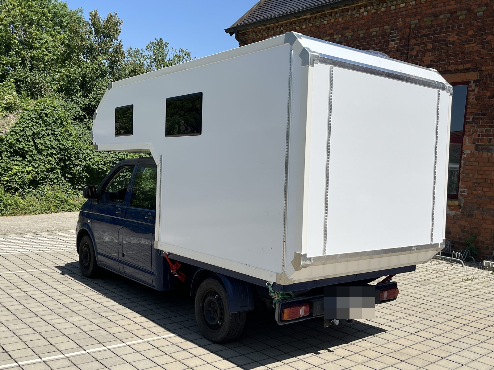 VW T5 Doppelkabine 367: Absetzkabine mit Alkoven von Casamaki, Ansicht 4 von 4