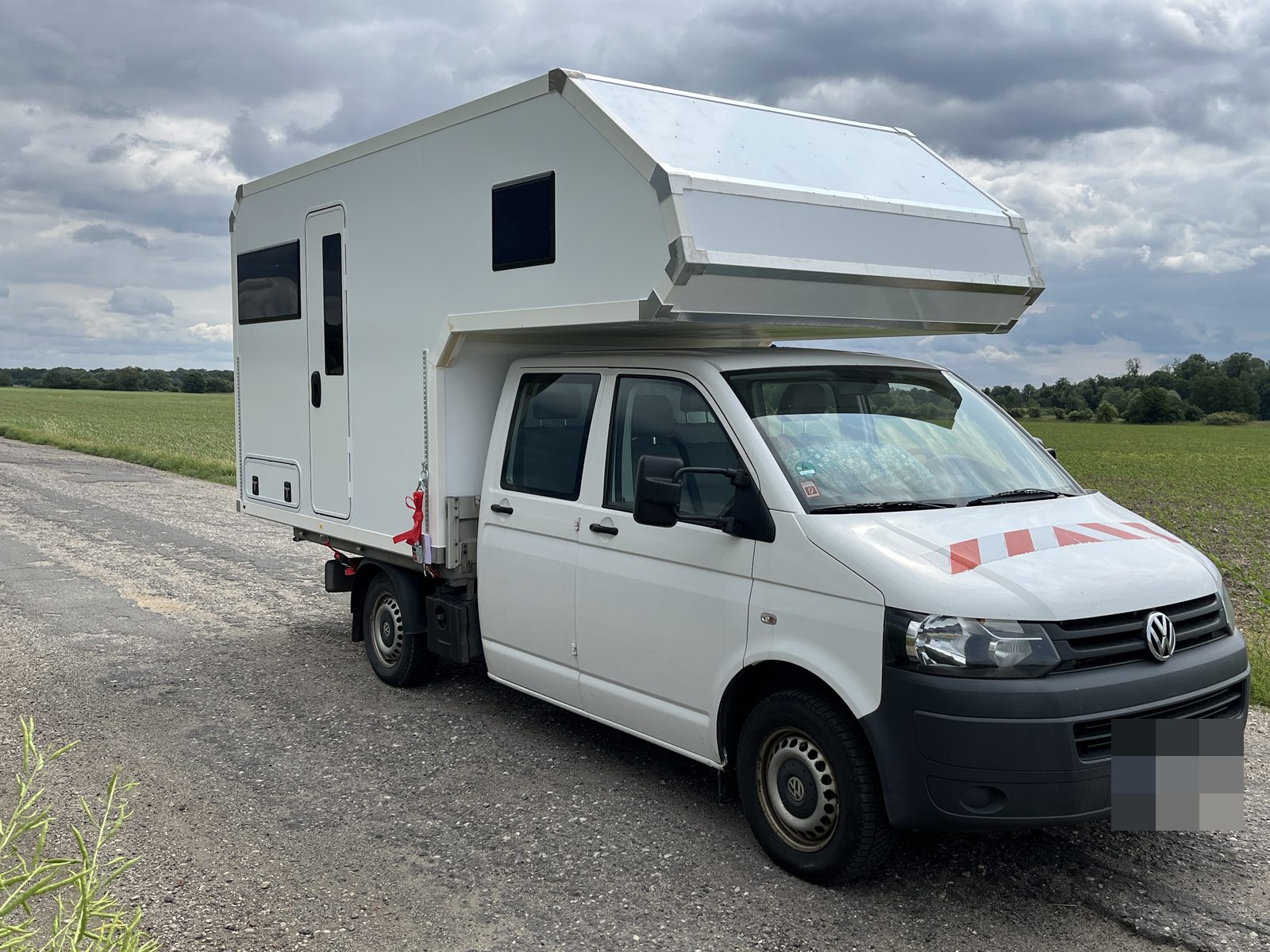 VW T5 Doppelkabine 368: Absetzkabine mit Alkoven von Casamaki, Ansicht 1 von 4