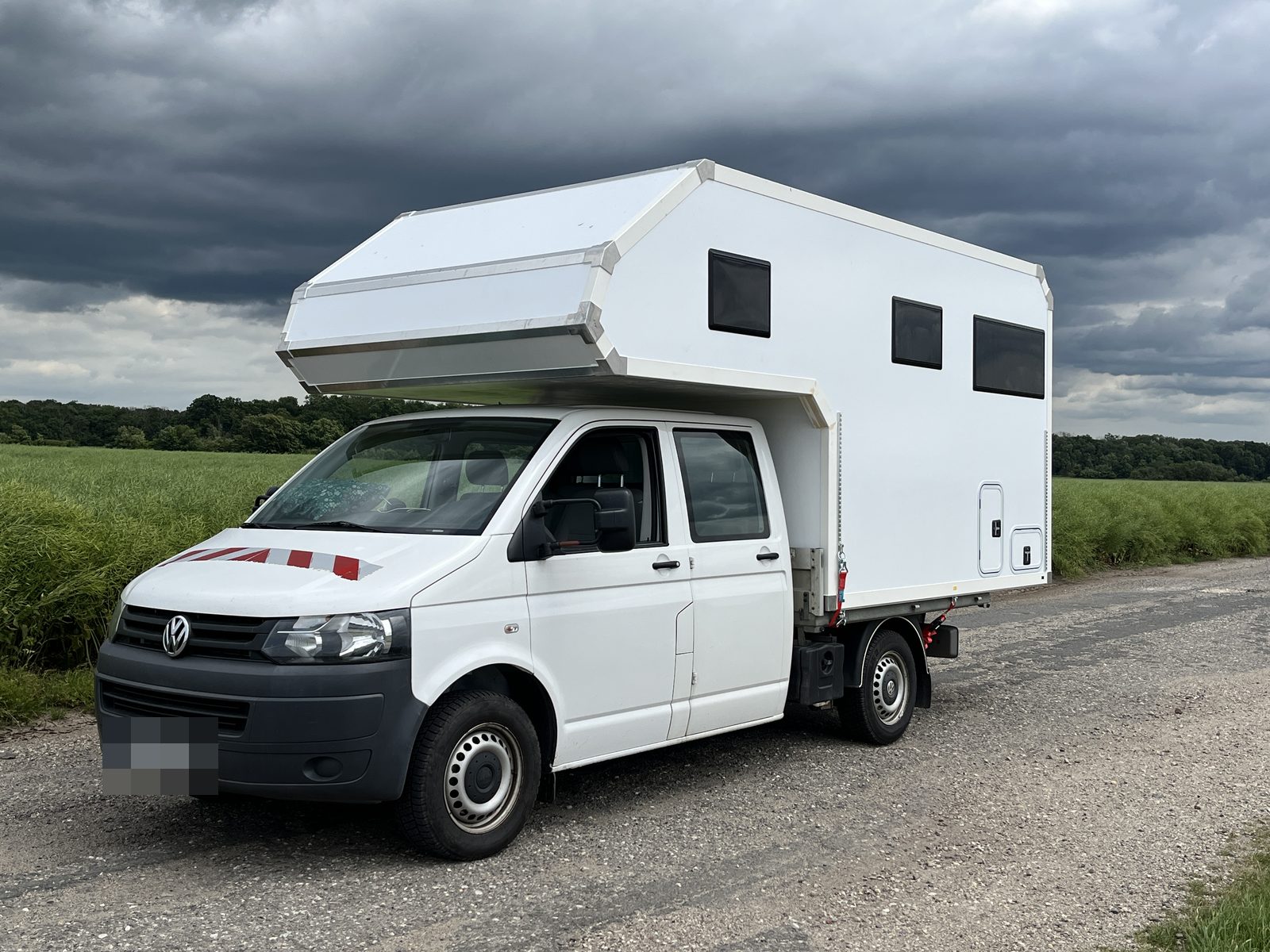 VW T5 Doppelkabine 368: Absetzkabine mit Alkoven von Casamaki, Ansicht 3 von 4